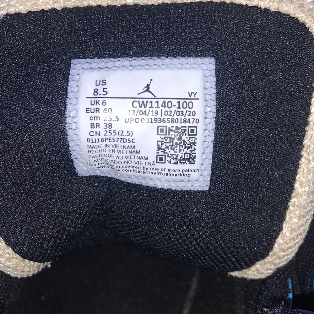Air Jordan Lightbulb Mid View 4